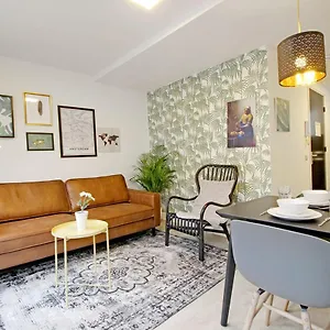 https://leidse-square-city-centre-private-apartments.amsterdamhotelsnl.com