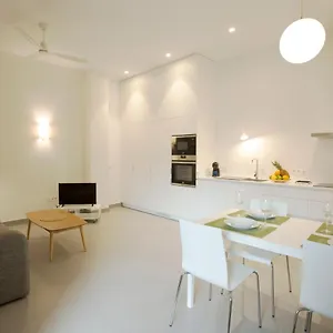 https://a-pie-de-muralla-apartamento-centro-historico.es-andalucia.com