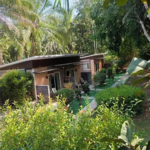 https://baan-khao-mai-kaew-lanta-village.koh-lantahotels.net