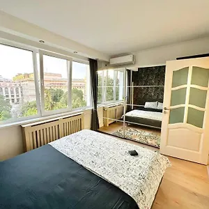 https://central-apartment-near-sala-palatului.bucharesthotelsnow.com