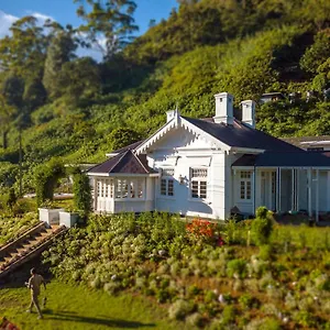 https://the-clovelly-bungalow.kandyhotelsnow.com